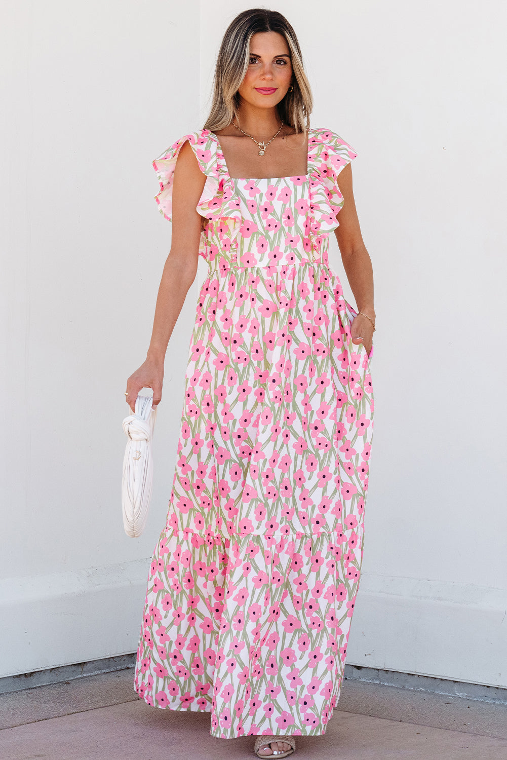 Robe longue rose à imprimé floral, col carré et bretelles à volants