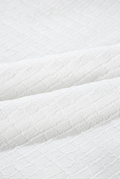 Chemisier texturé à manches bouffantes et broderie florale blanche