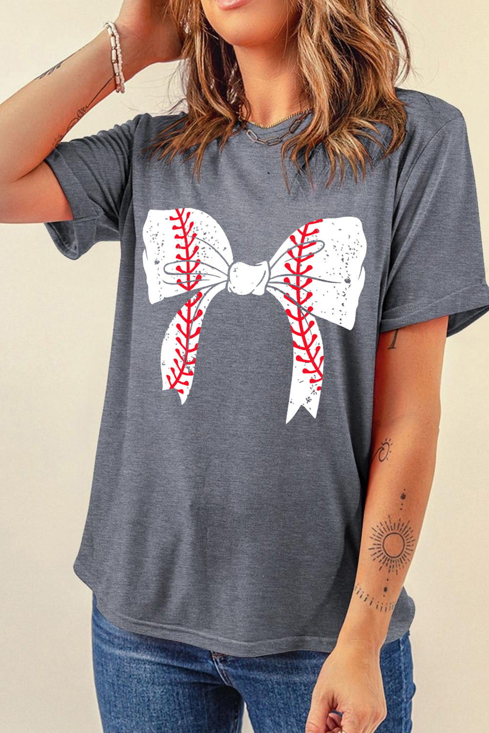 T-shirt décontracté gris à motif nœud de baseball