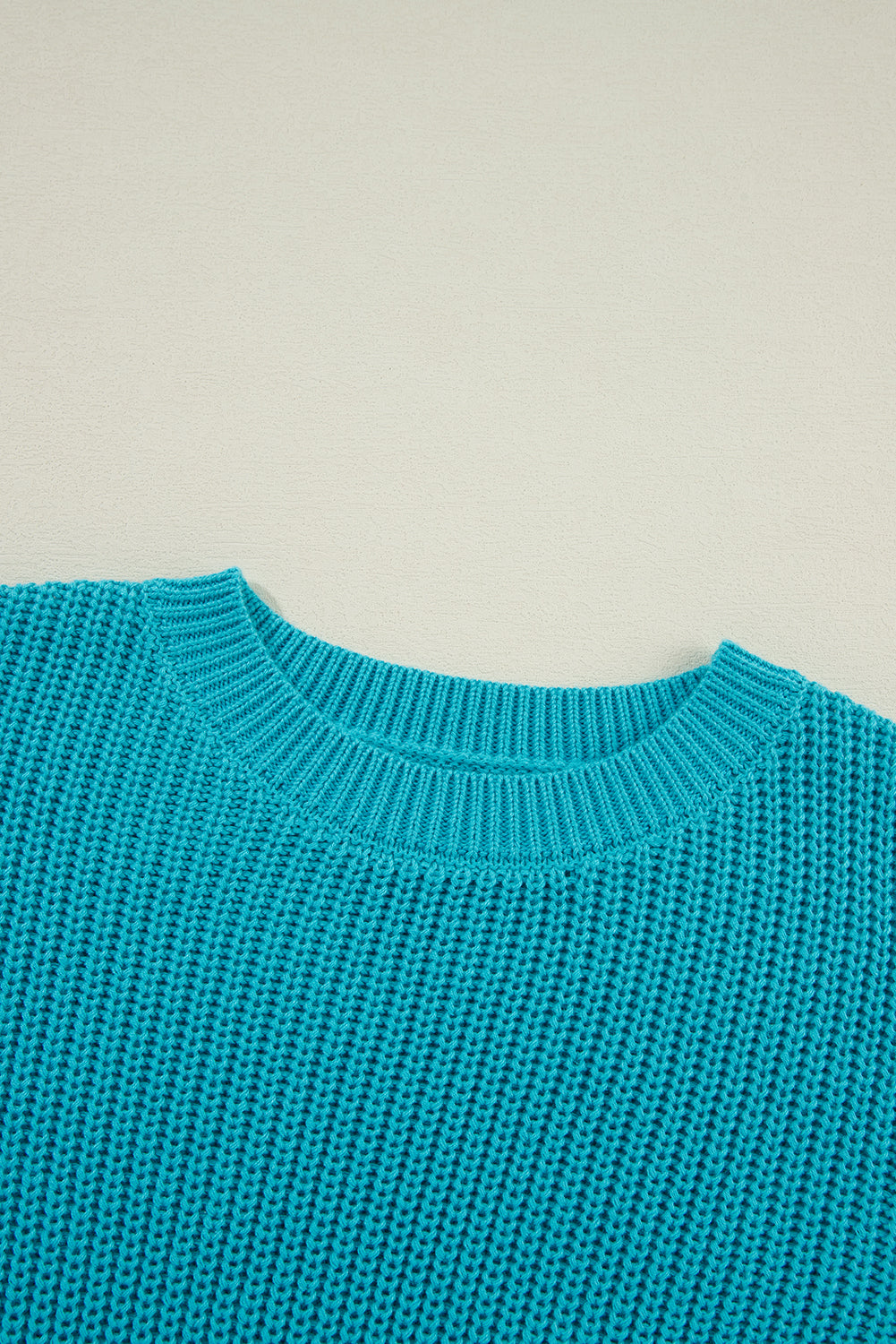 Pull turquoise à volants et manches bouffantes