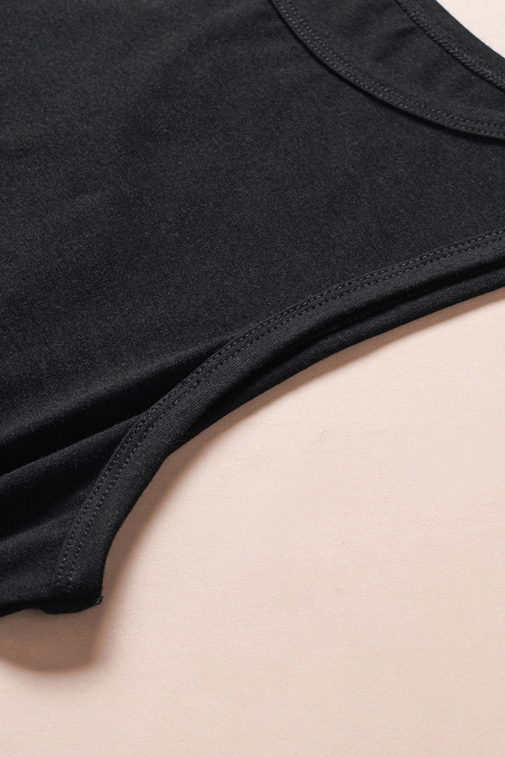 Minivestido sin mangas con cuello redondo y dobladillo arqueado fruncido