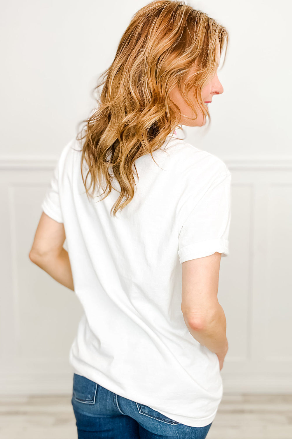 T-shirt décontracté à col rond et imprimé nœud papillon blanc