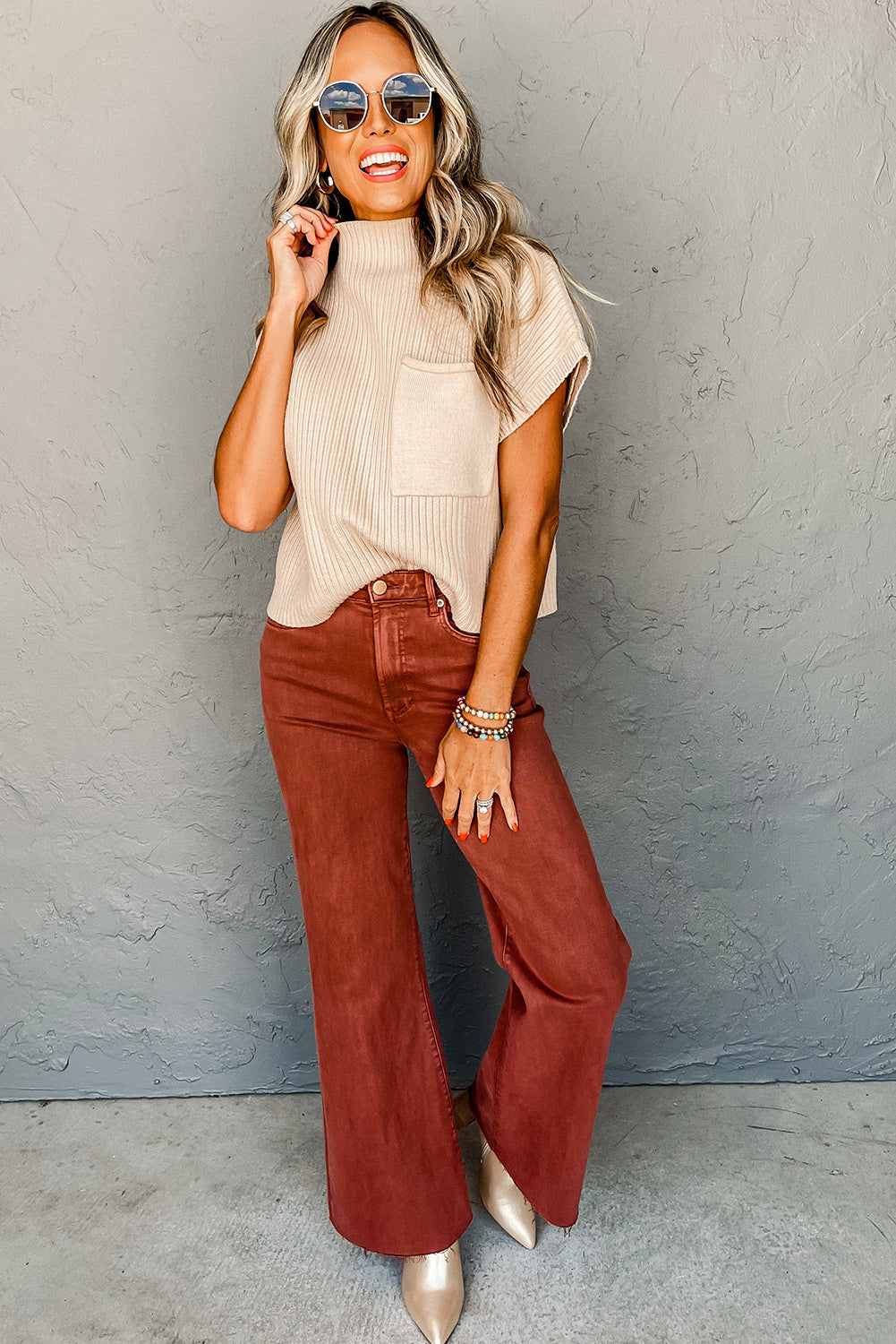 Pull à manches courtes en tricot côtelé vert noirâtre avec poches plaquées