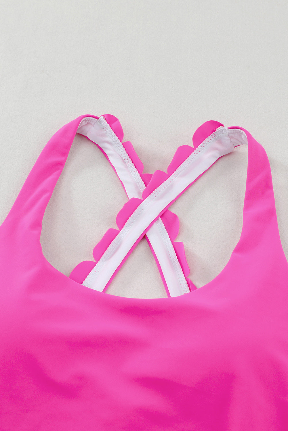 Bikini festoneado de cintura alta entrecruzado