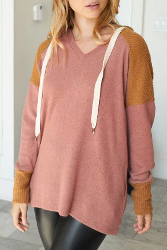 Sweat à capuche marron en tricot gaufré avec cordon de serrage et col en V 
