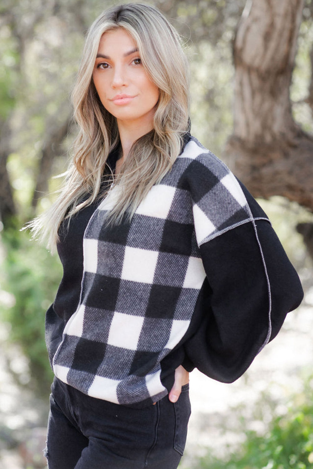 Haut à col et coutures apparentes en patchwork à carreaux noirs 