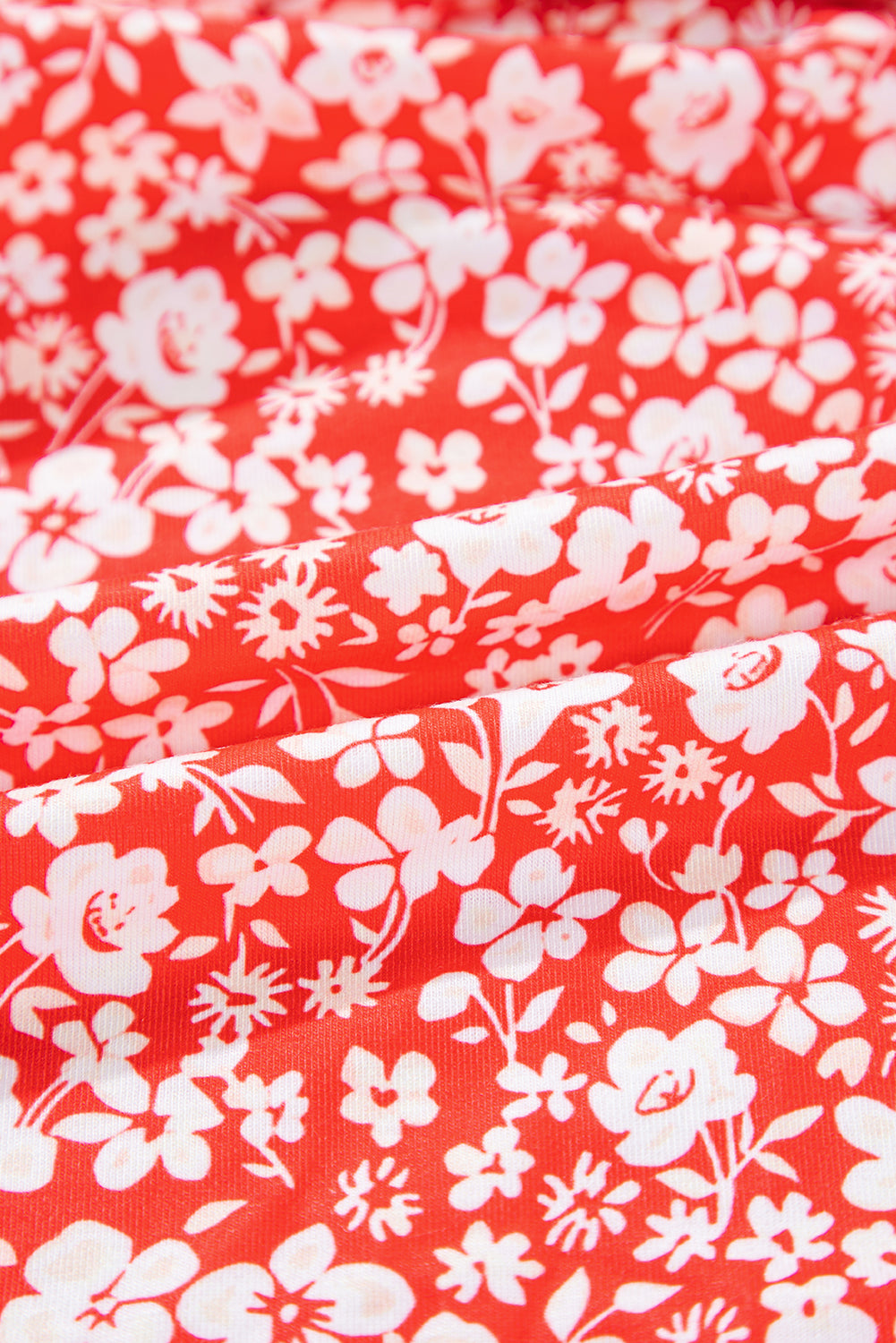 Chemisier rouge à fleurs grande taille, col en V, manches évasées et bracelet