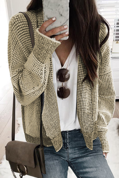 Cardigan ouvert à carreaux gris et bordure contrastée 