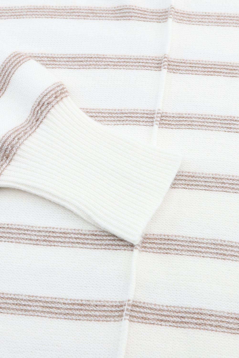 Pull à col bénitier et épaules tombantes à rayures