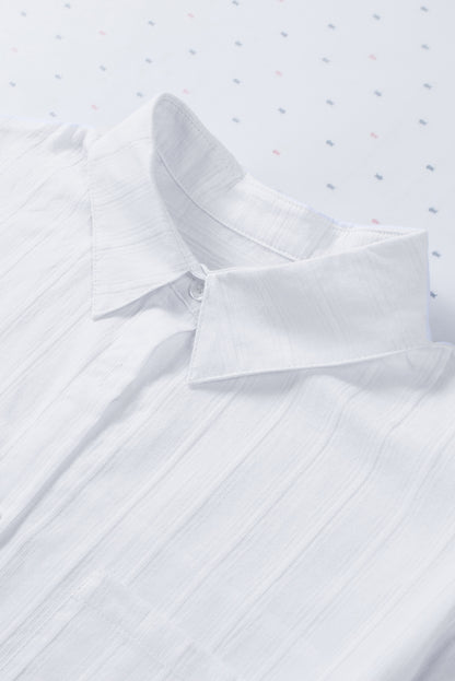 Camisa con botones texturizados y bolsillos