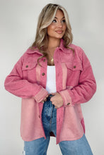 Chaqueta sherpa rosa con bolsillo con solapa y botones en bloques de color 