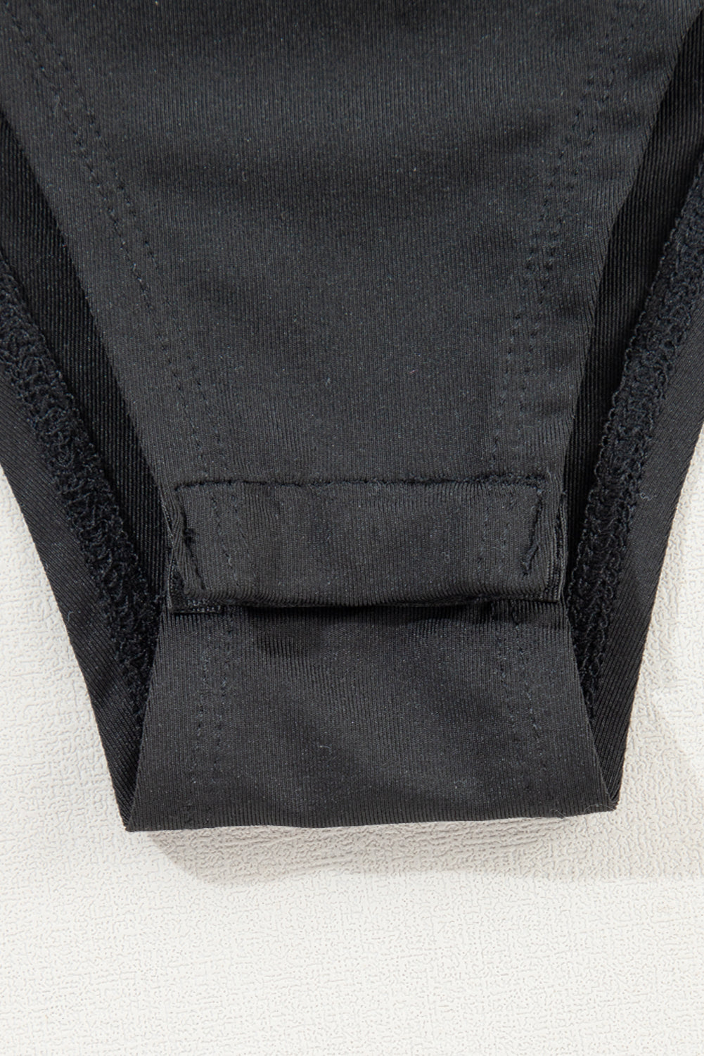 Body à manches longues et col en V en velours noir orné de perles