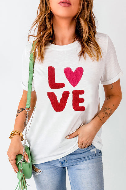 T-shirt graphique de Saint-Valentin avec cœur blanc LOVE