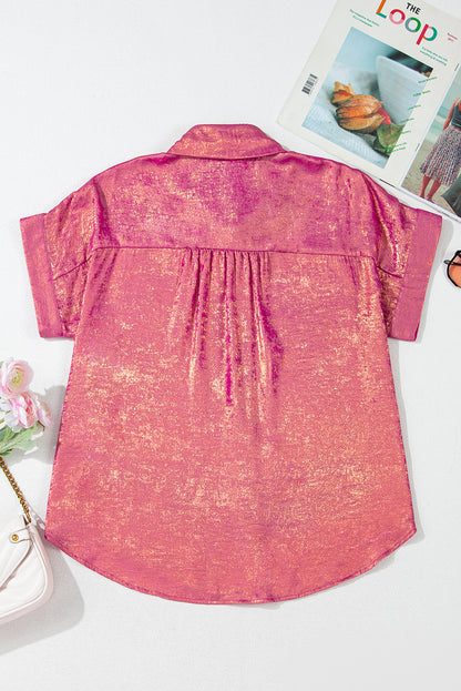 Chemise décontractée boutonnée à manches courtes et à reflets métallisés rouge rose