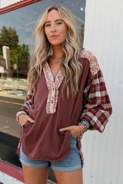 Top de patchwork con manga obispo y estampado mixto de cuadros florales rojo 