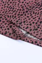 Camiseta de manga corta con cuello redondo y estampado de guepardo