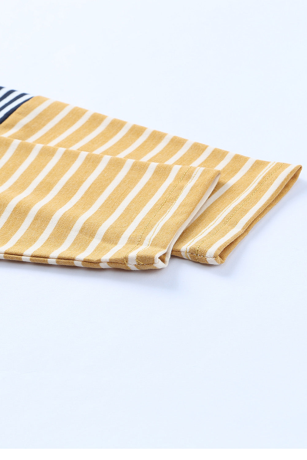 Top henley con botones a rayas y manga larga