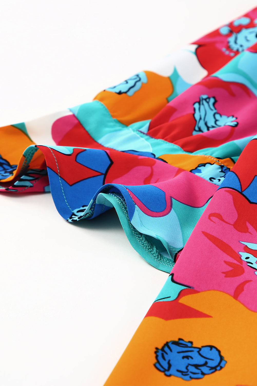 Blusa con cuello en V y manga 3/4 con estampado floral multicolor 