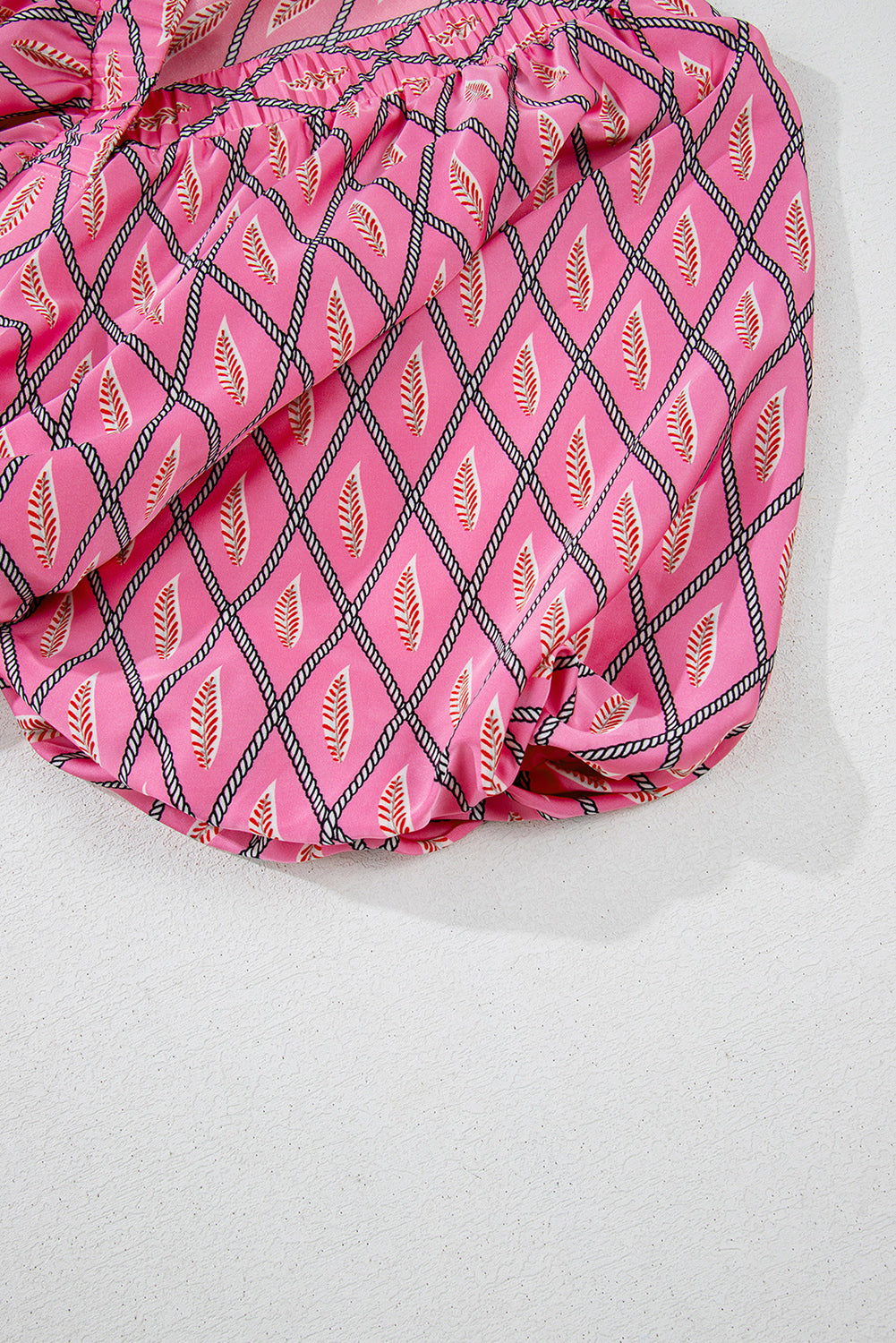 Combinaison taille haute à col en V et imprimé géométrique cachemire rose