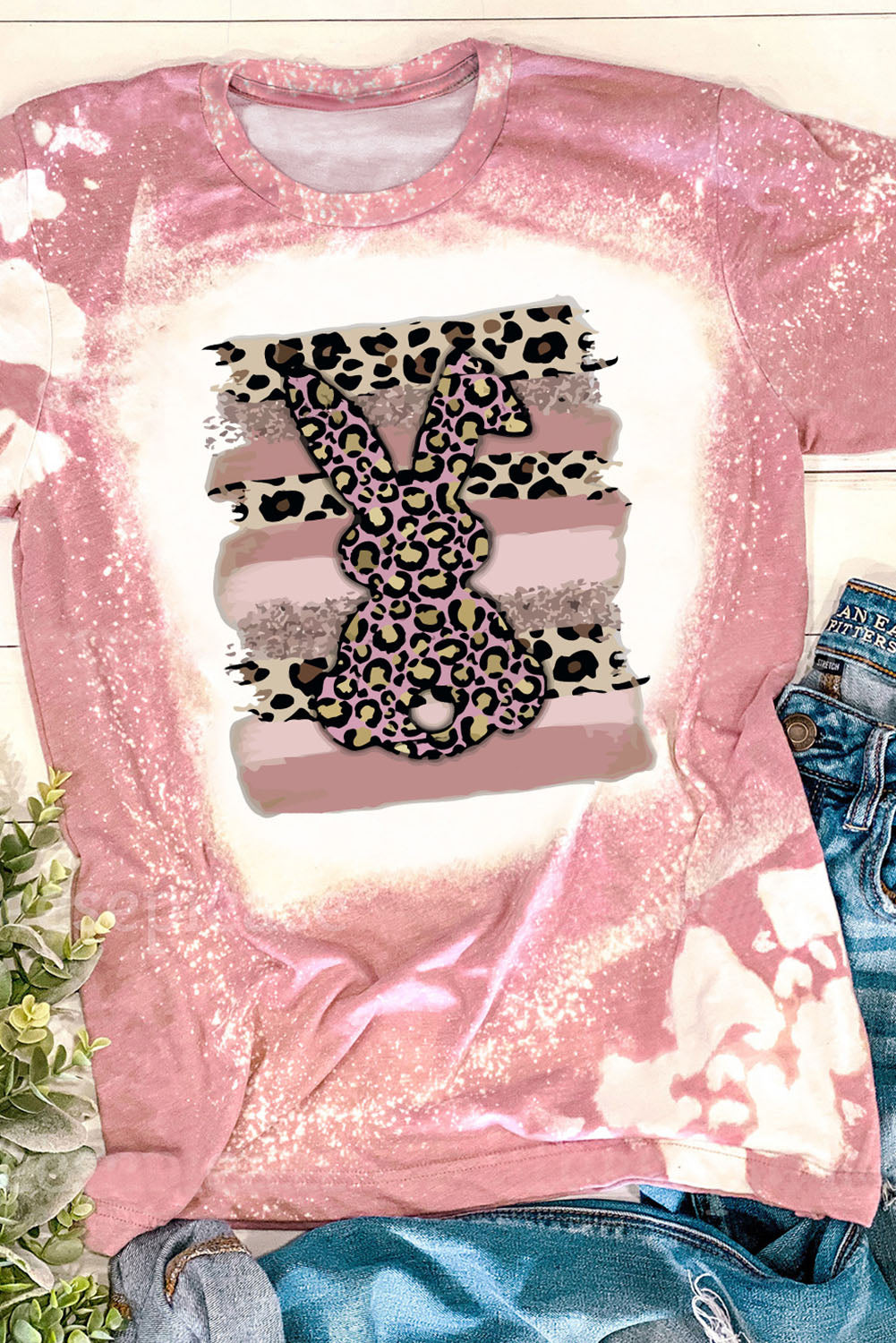 T-shirt graphique à imprimé léopard délavé « Love Always Heart »