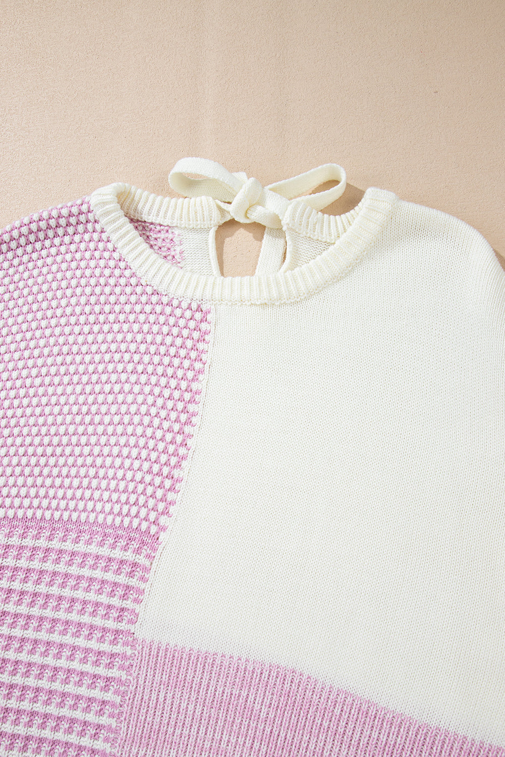 Pull Bonbon à nouer dans le dos et colorblock neutre
