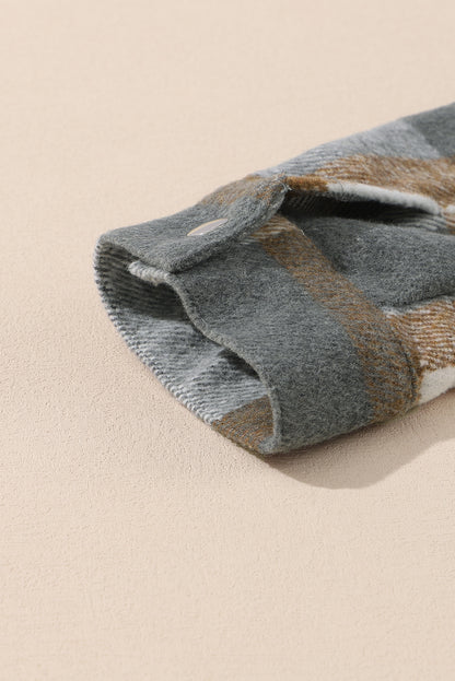 Chaqueta negra con dobladillo con flecos y bolsillo con botones a presión a cuadros 