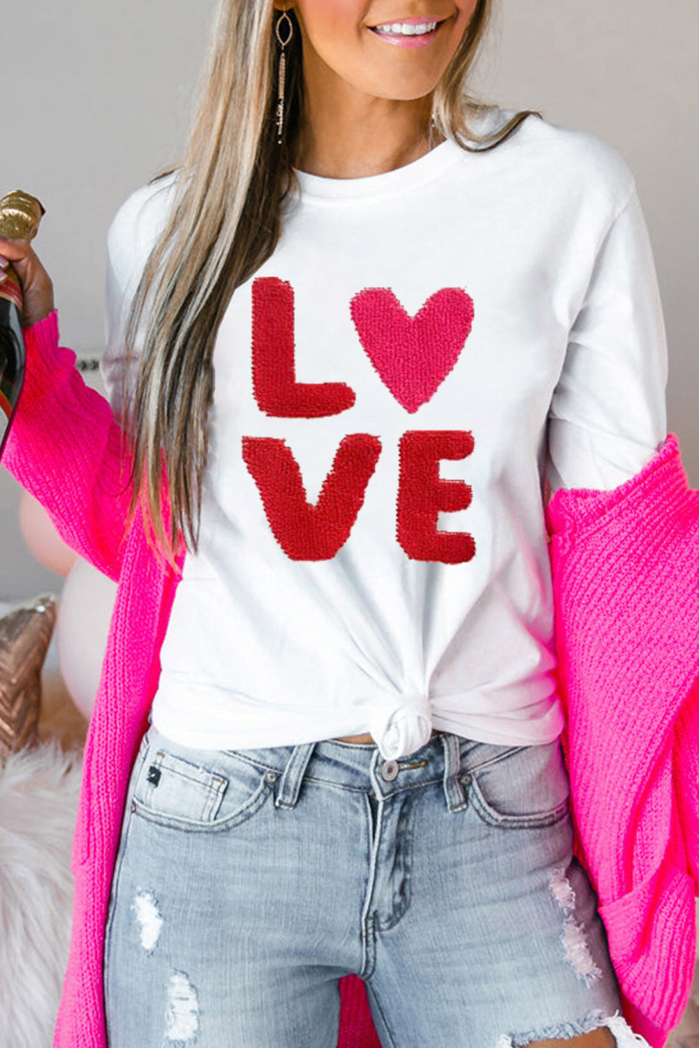 T-shirt graphique de Saint-Valentin avec cœur blanc LOVE