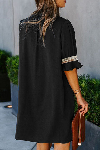 Chemisier à manches courtes et col en V avec bordure en dentelle