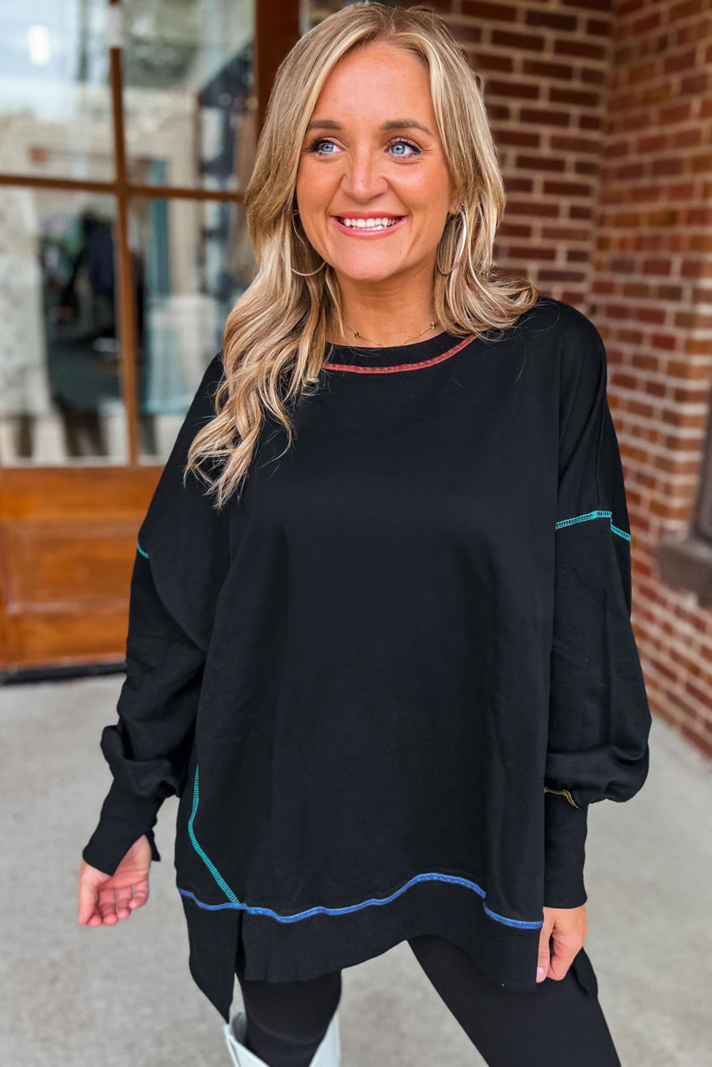 Sweat-shirt ample fendu noir à coutures contrastées