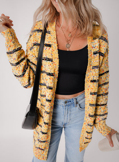 Cardigan long ouvert sur le devant en tricot à pompons et rayures beiges