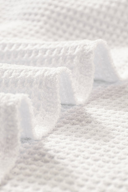 T-shirt blanc en tricot gaufré à col en V et manches pétales