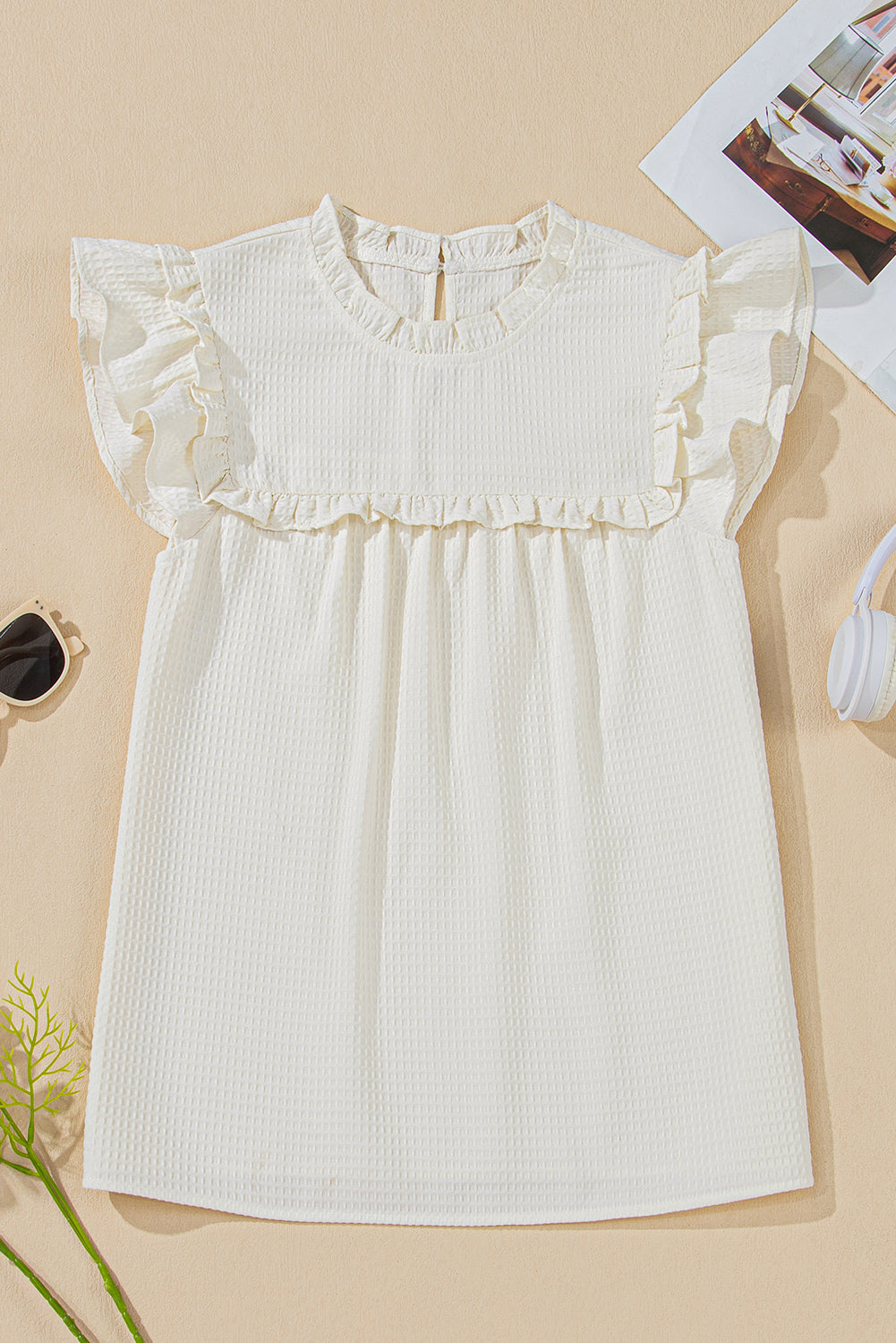 Chemisier blanc uni en tricot gaufré à volants