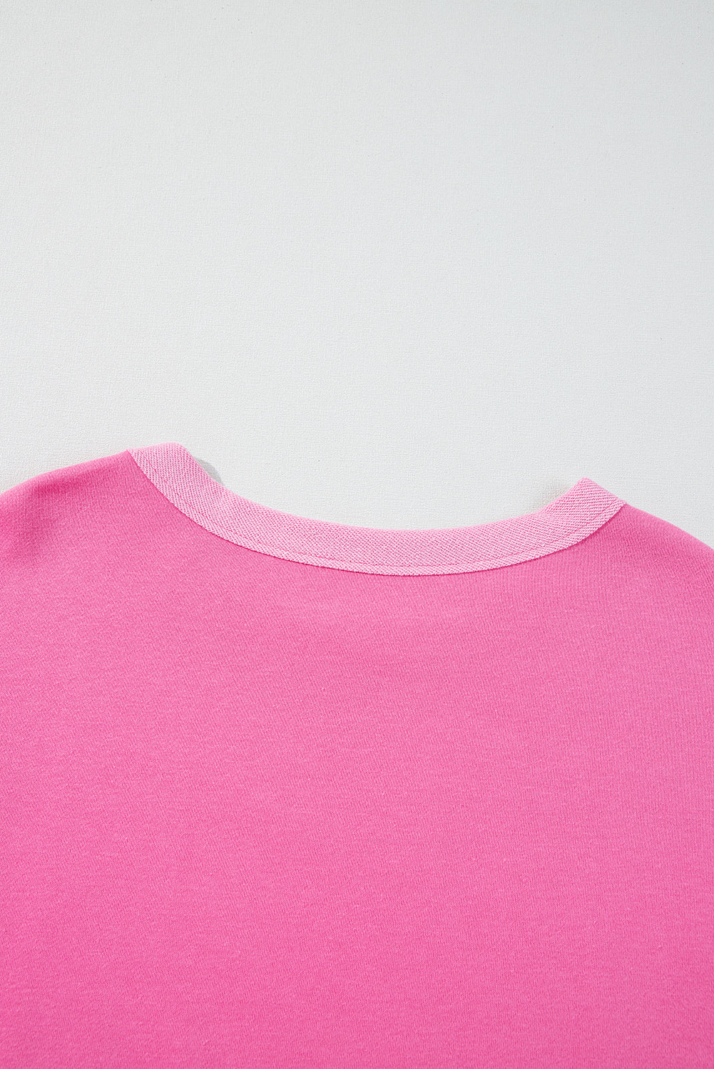 Ensemble haut à manches longues et short rose à imprimé patchwork