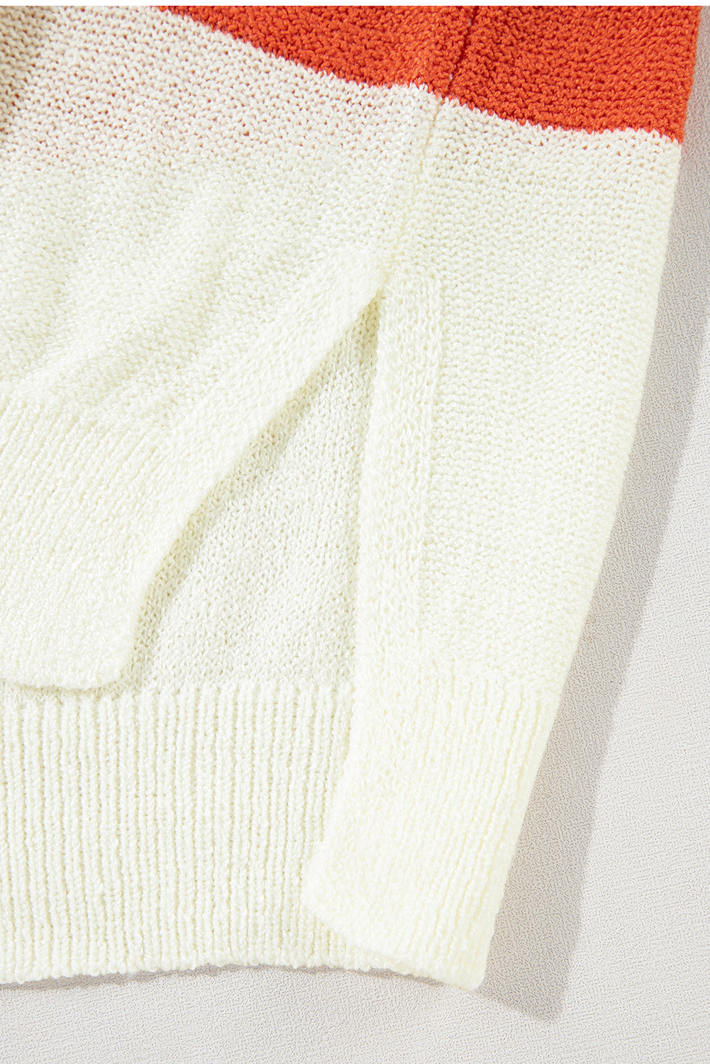 Pull ample à rayures orange et blocs de couleurs, épaules tombantes et manches bouffantes