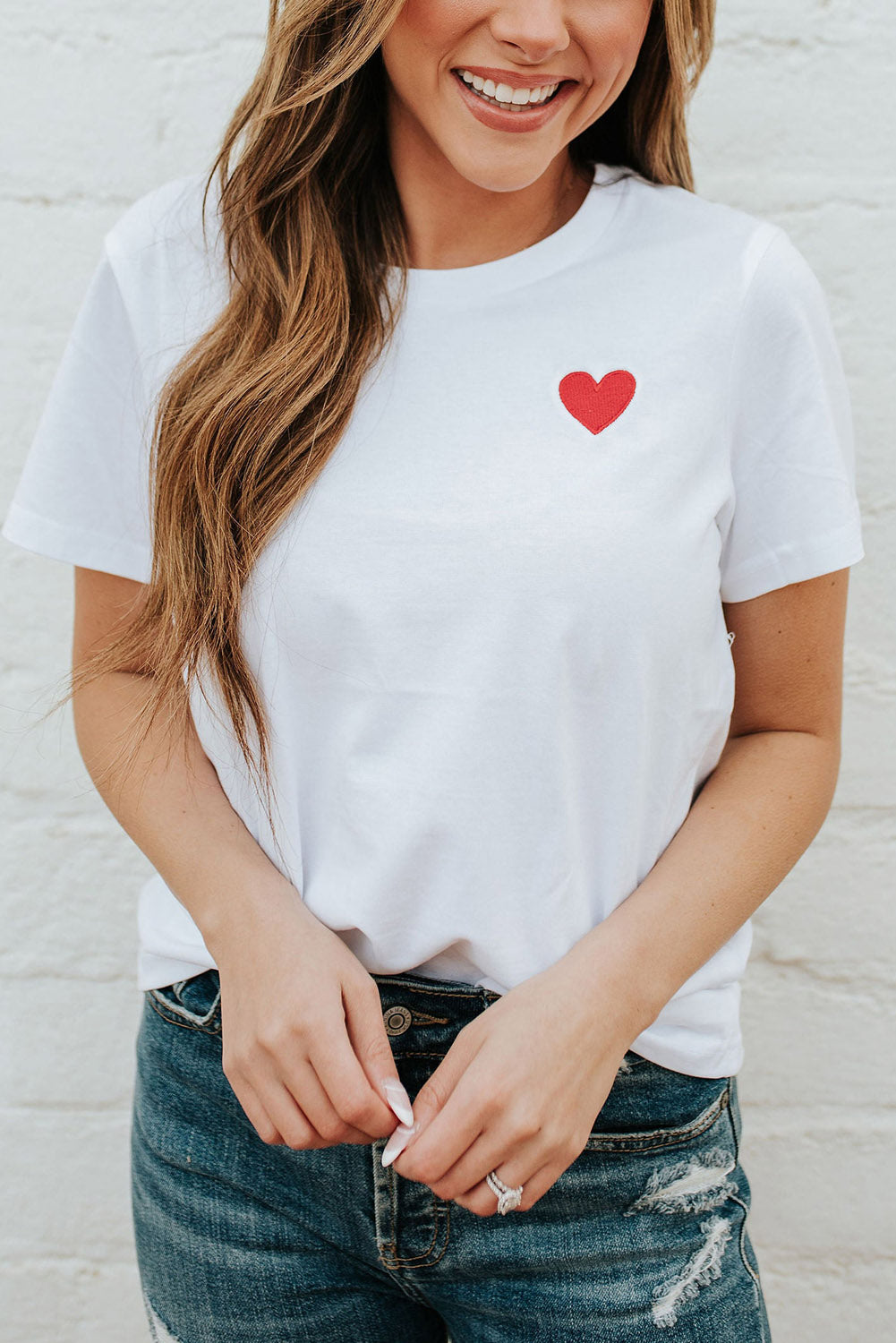 Camiseta con bordado de patrón de corazón de San Valentín