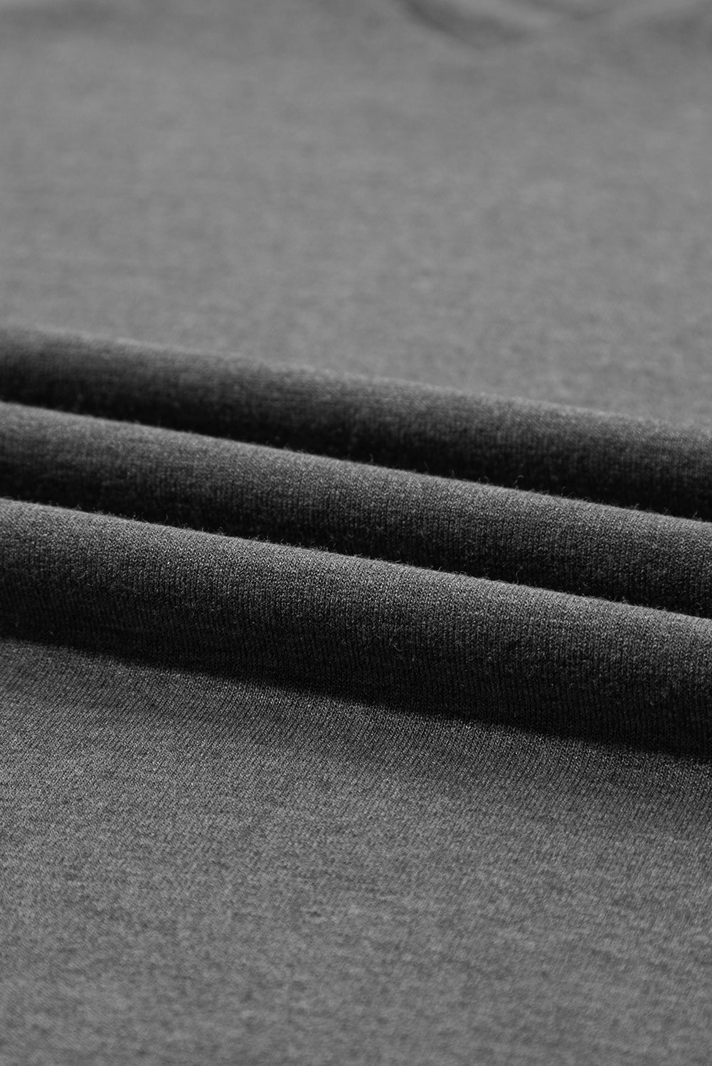 T-shirt gris carbone à manches pétales et col en V