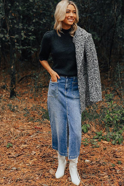 Pull en tricot noir à manches courtes et col en trou de serrure noué