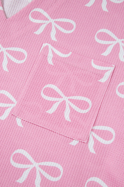Ensemble t-shirt col V et short en tricot gaufré rose imprimé nœud papillon