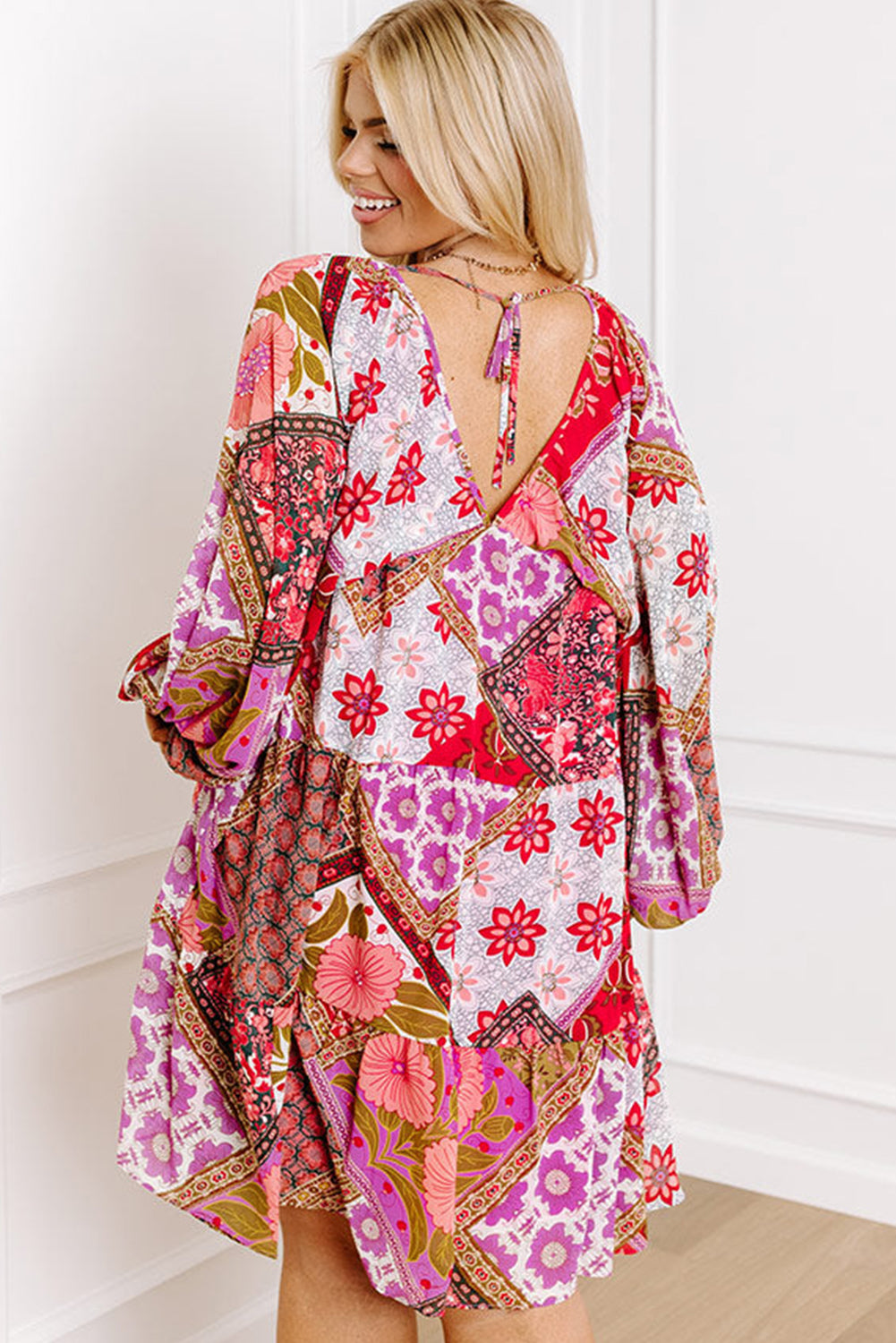 Robe grande taille à manches longues, col en V, lacets, imprimé floral, rose et bleu