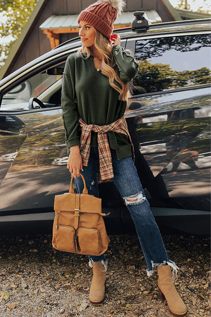 Haut vert à manches longues et col fendu avec coutures apparentes 