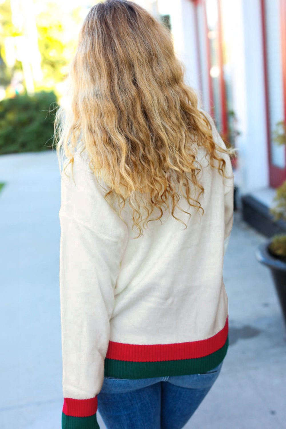 Pull grande taille à épaules tombantes et bordures colorblock à motif Holly Jolly et guirlandes blanches