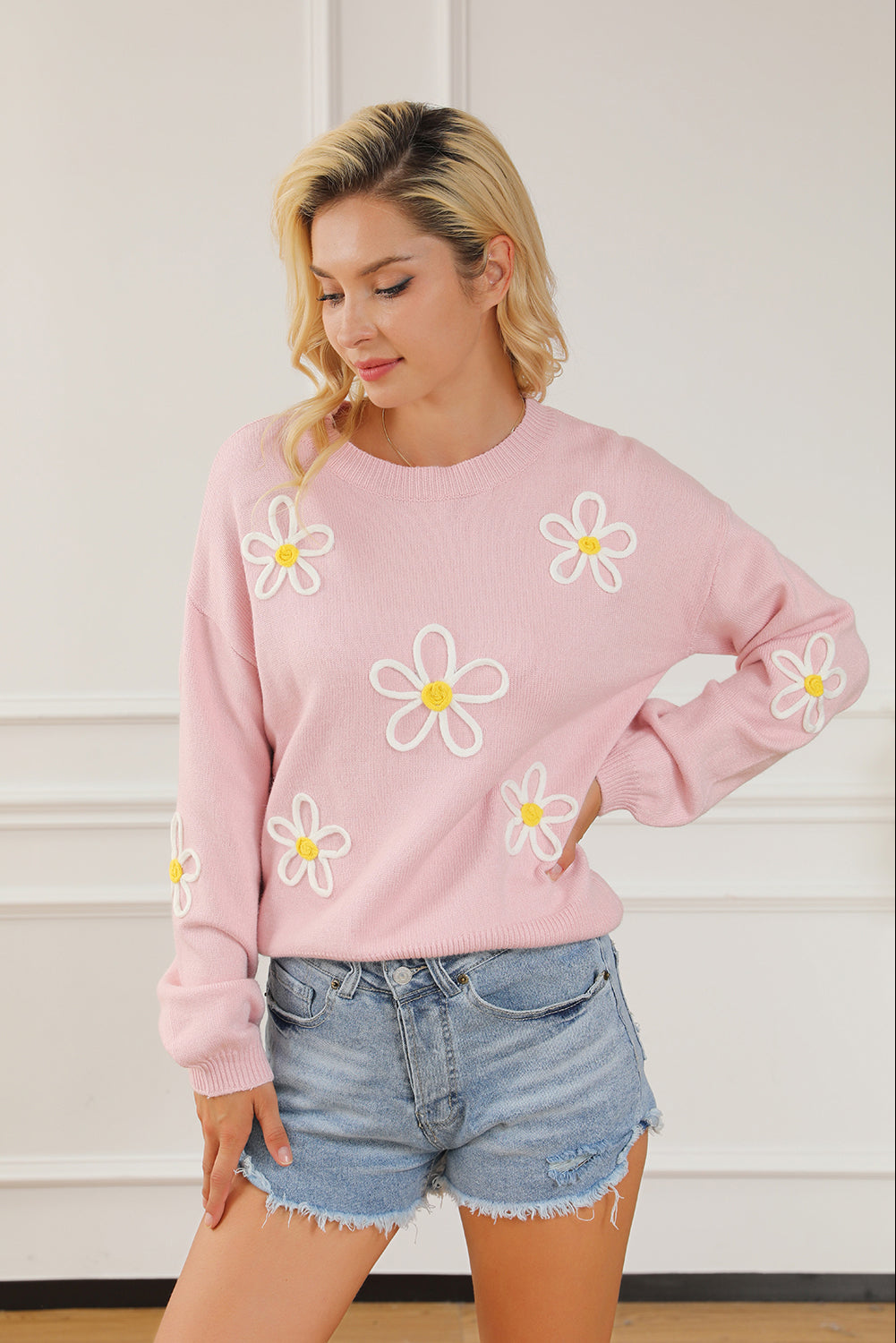 Pull ras du cou rose en chenille avec coutures marguerites 