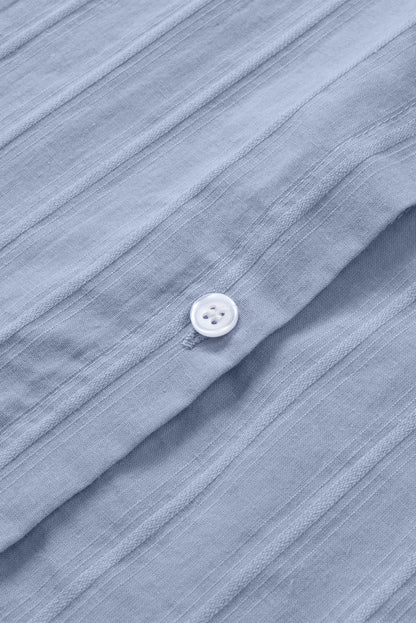 Camisa con botones texturizados y bolsillos