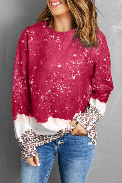 Sudadera blanqueada con estampado de leopardo navideño nevado