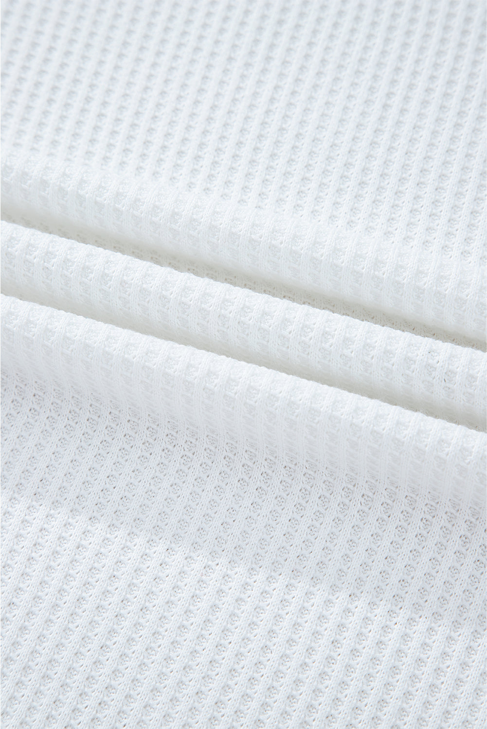 Haut en tricot gaufré à rayures blanches et coutures apparentes