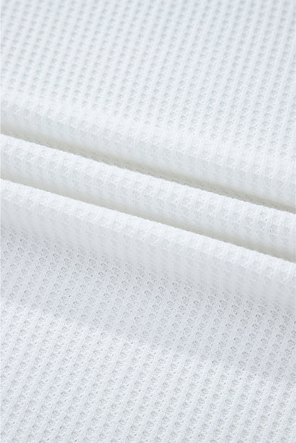 Haut en tricot gaufré à rayures blanches et coutures apparentes