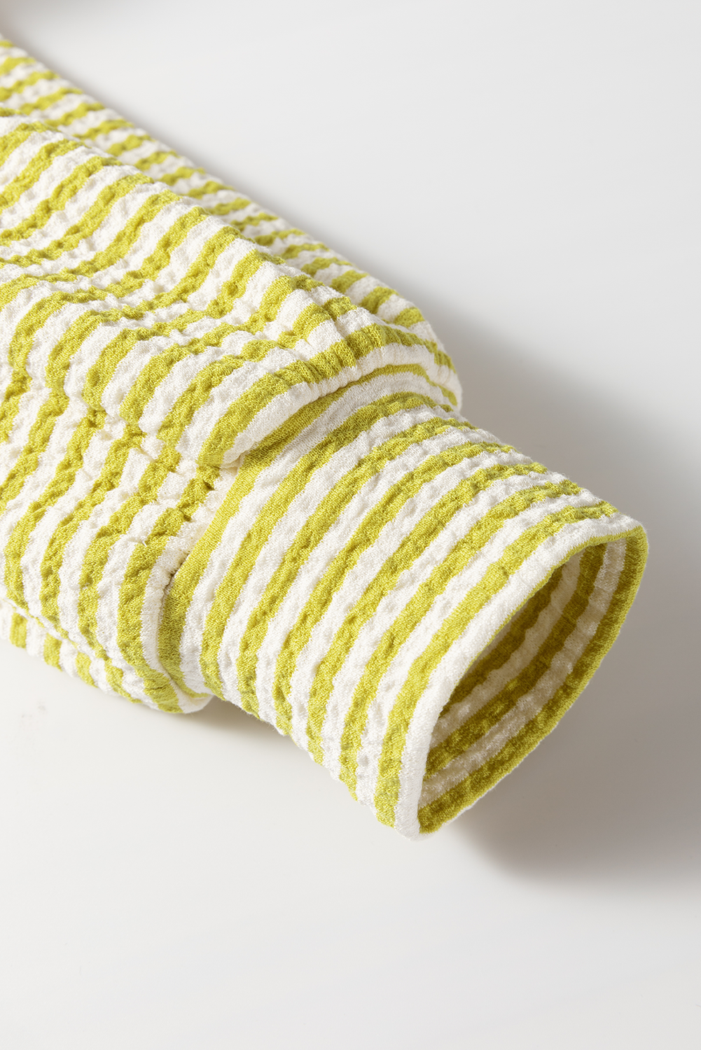 Haut à manches longues en patchwork de couleurs rayées à coutures apparentes rose sachet