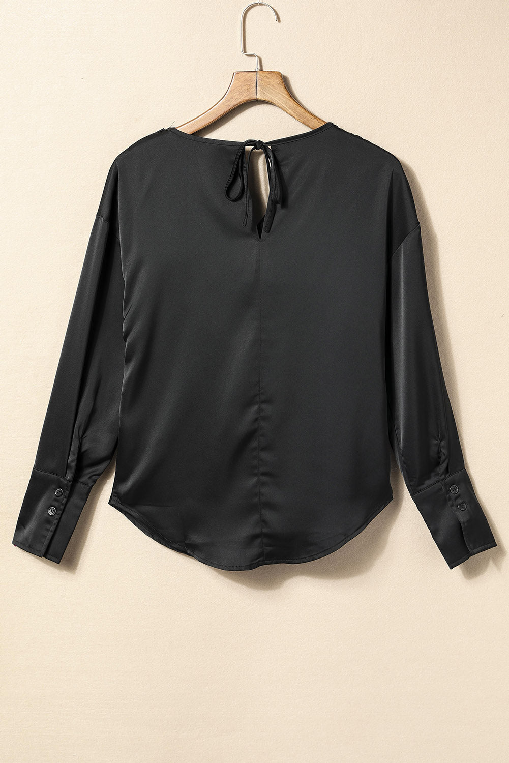 Blusa elegante de manga larga con cuello vuelto negro