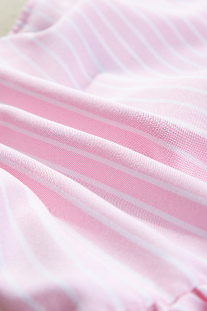 Chemisier à rayures roses, col ras du cou, manches bouffantes et nœud papillon sur le devant