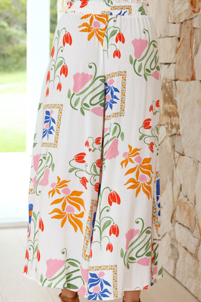 Ensemble débardeur blanc à col carré et pantalon large à fleurs